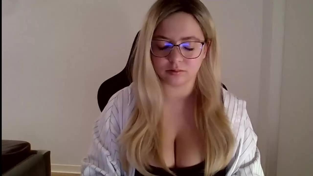 CynthiaDolly on Streamray 
