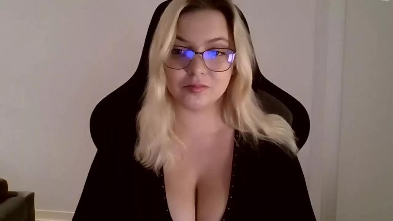 CynthiaDolly on Streamray 