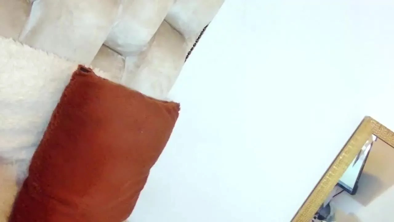 Offline Emily_Biz on Streamray