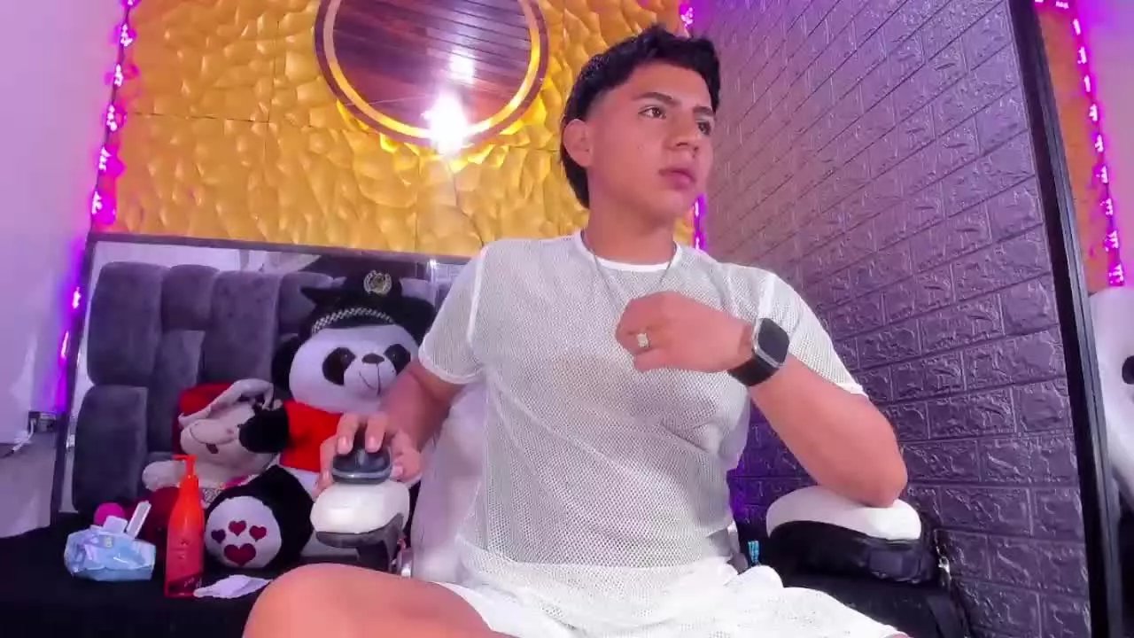 Offline FuckRichi20 on Streamray