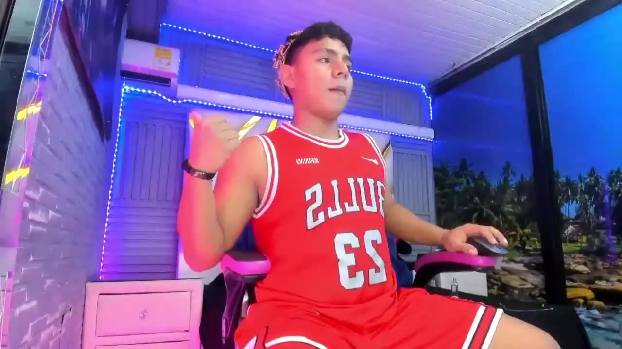 Offline FuckRichi20 on Streamray