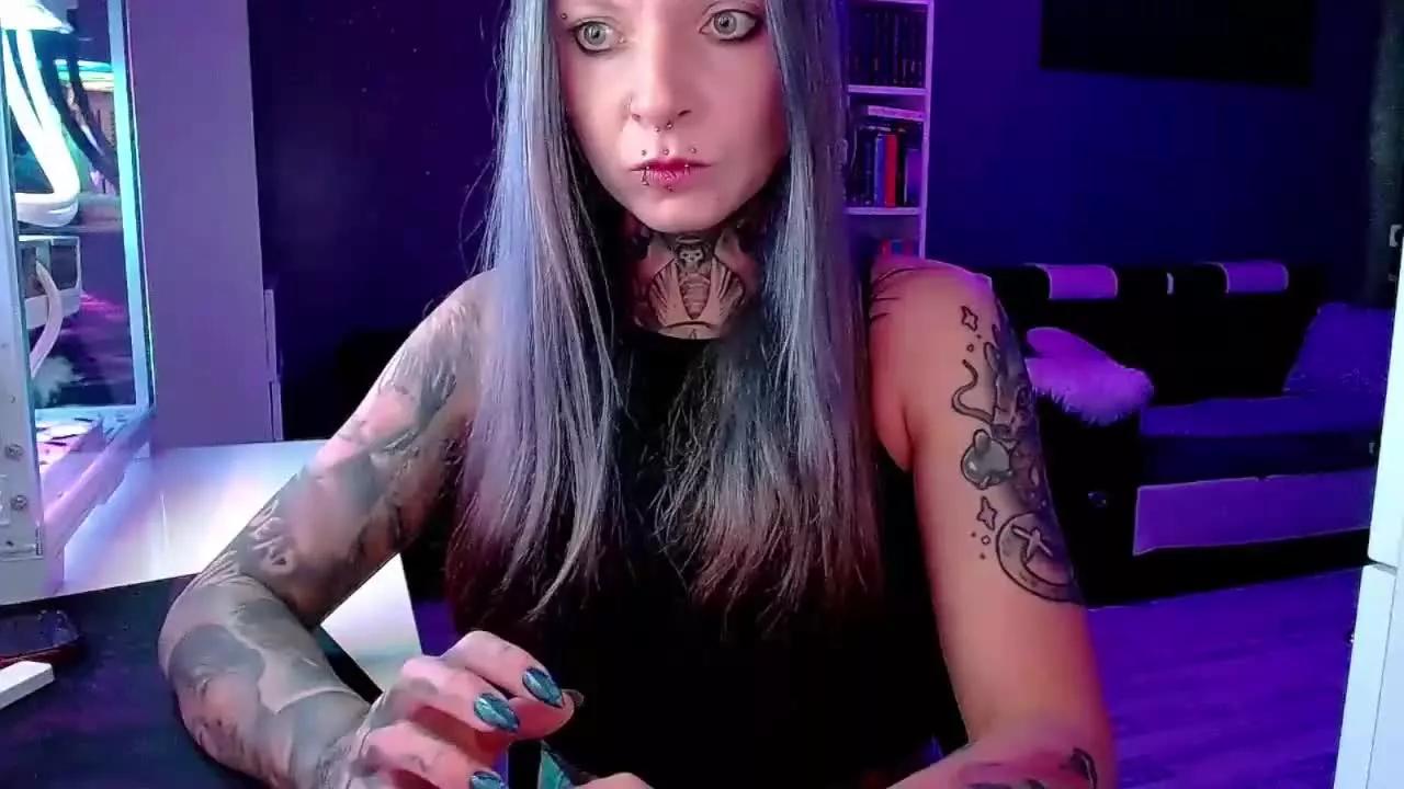 InesAlone on Streamray 