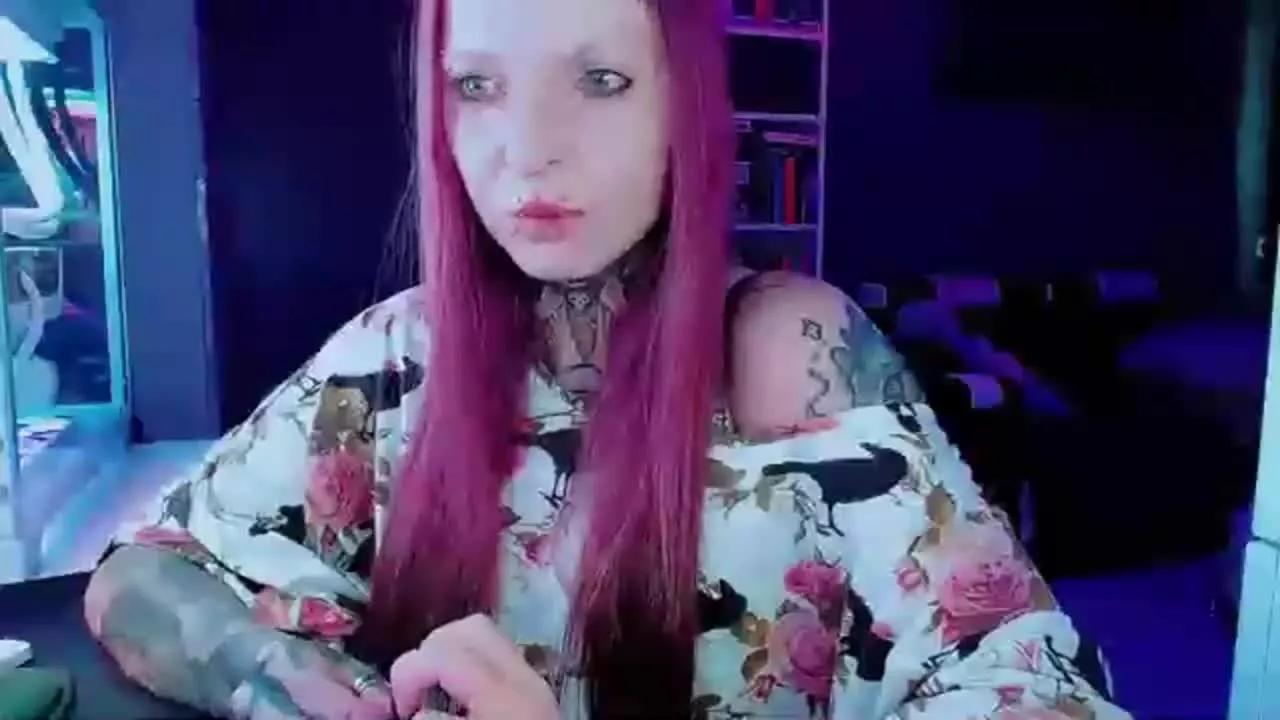 InesAlone on Streamray 