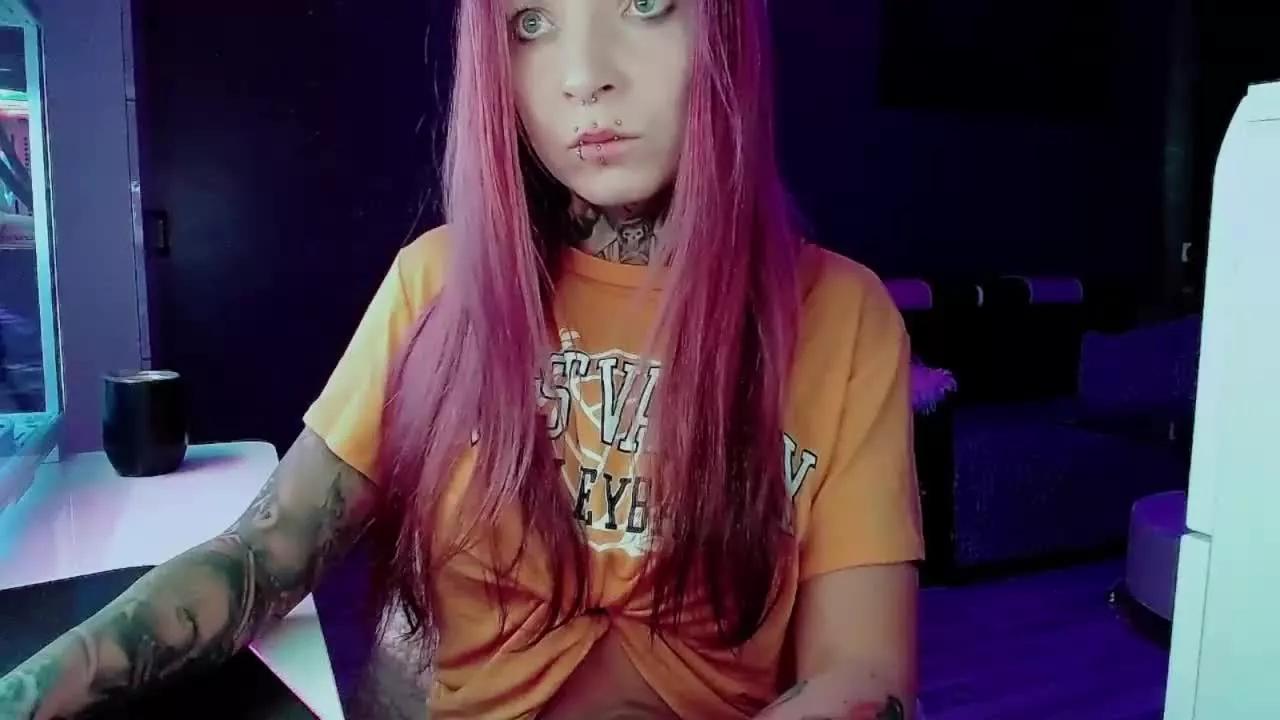 InesAlone on Streamray 