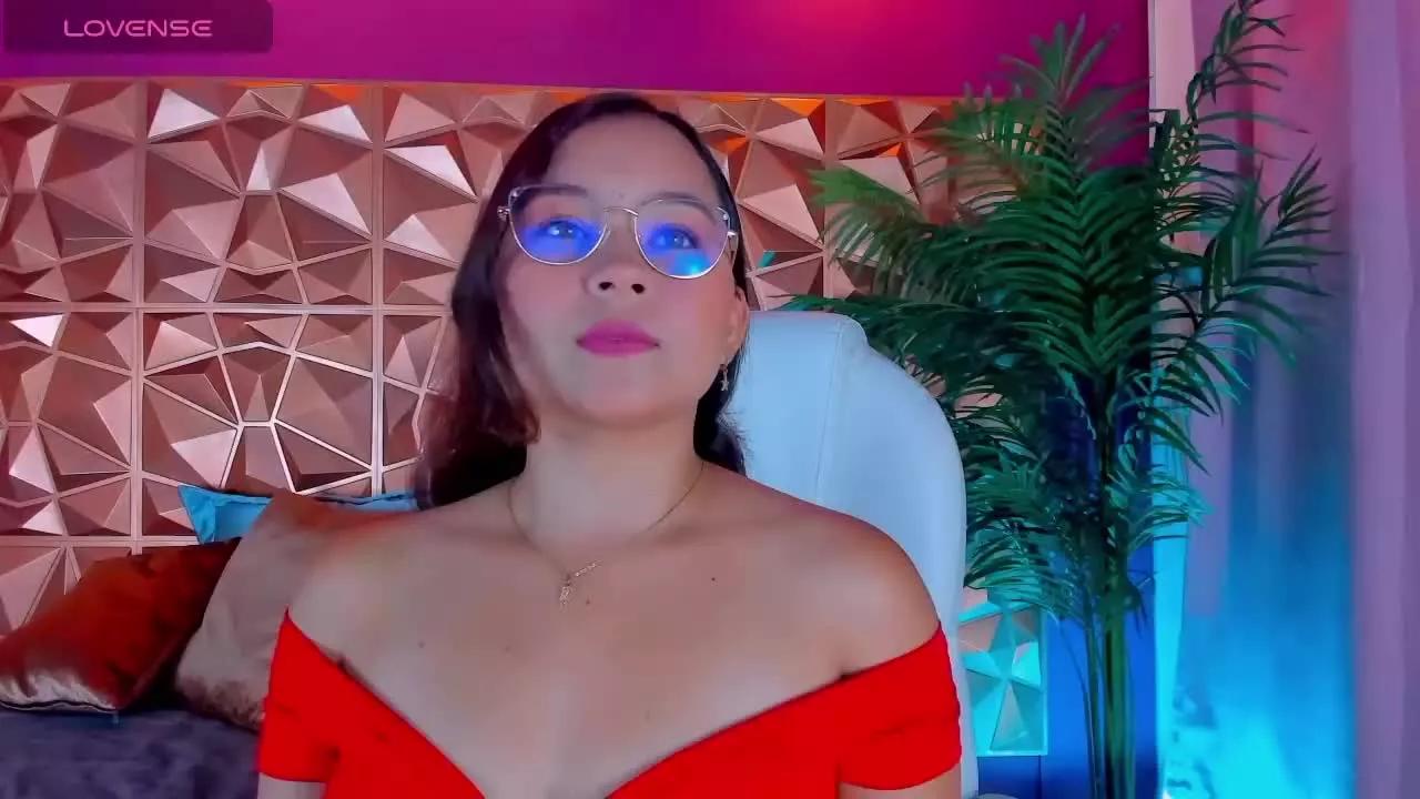 KittenLittleEyes on Streamray 