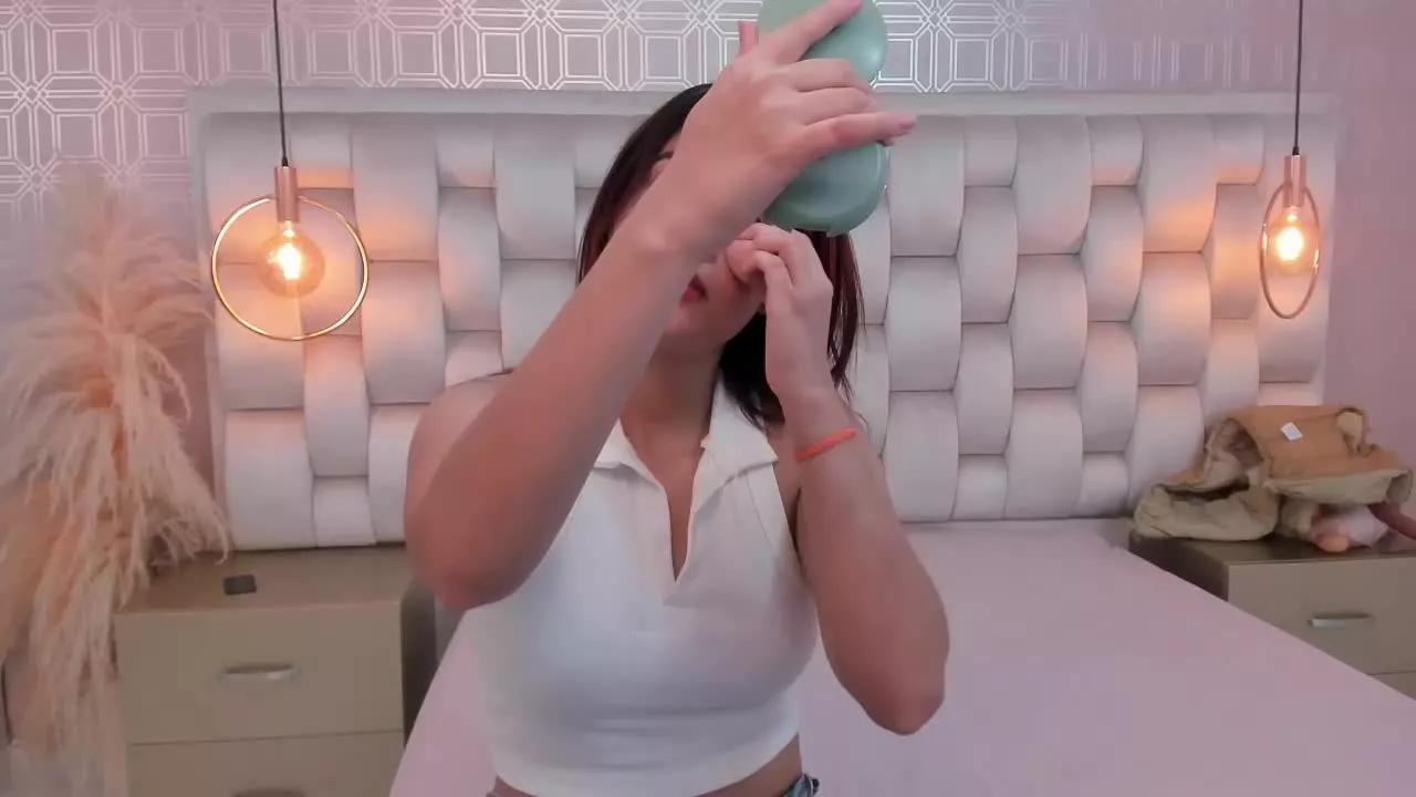 Lina_Castillo on Streamray 