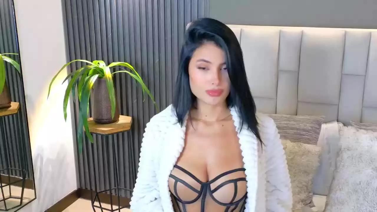 LuciaCollins on Streamray 