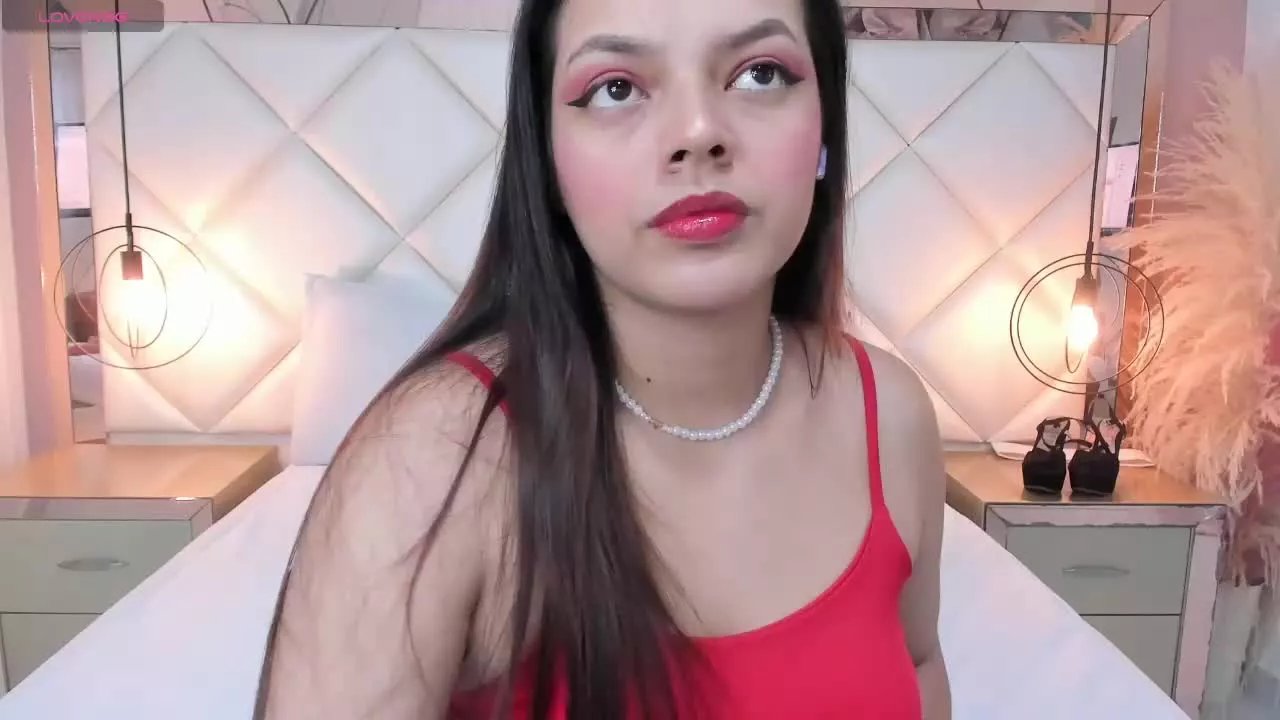 Offline LucianaCollins on Streamray