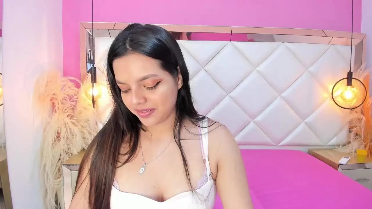 Offline LucianaCollins on Streamray