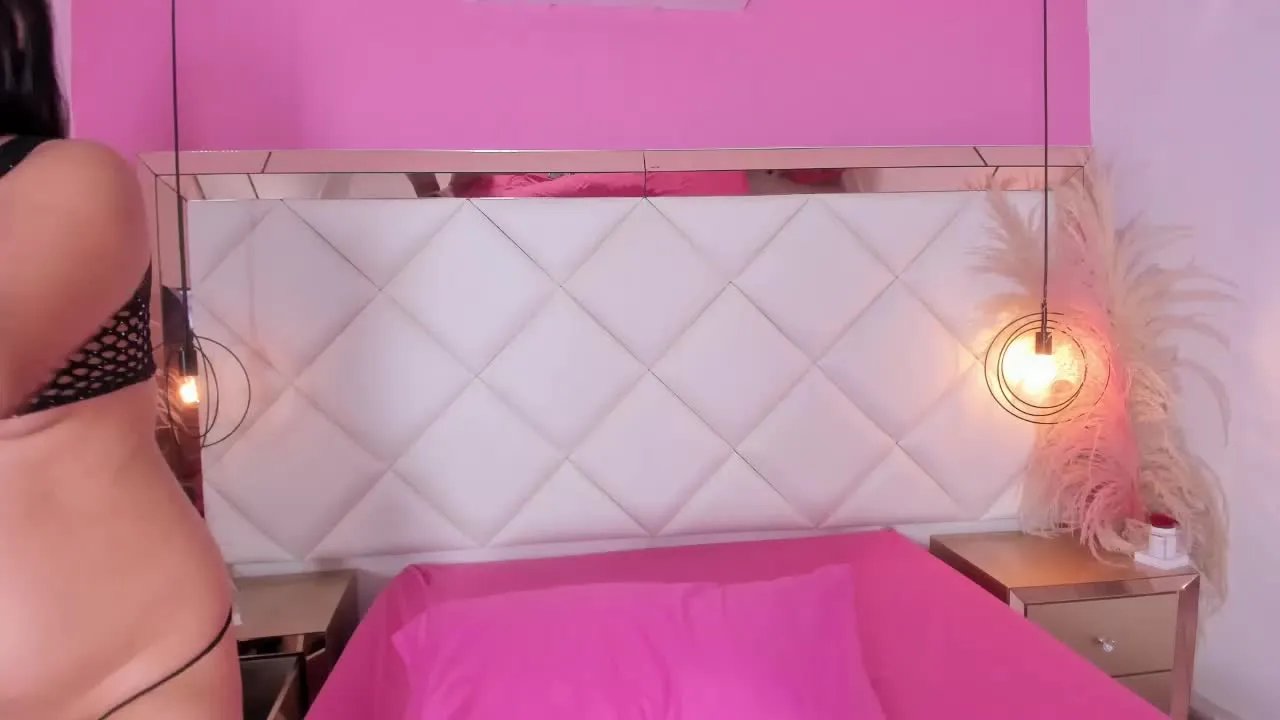 Offline LucianaCollins on Streamray