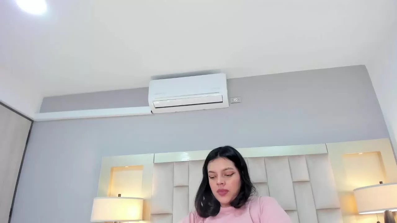 Offline LucianaCollins on Streamray