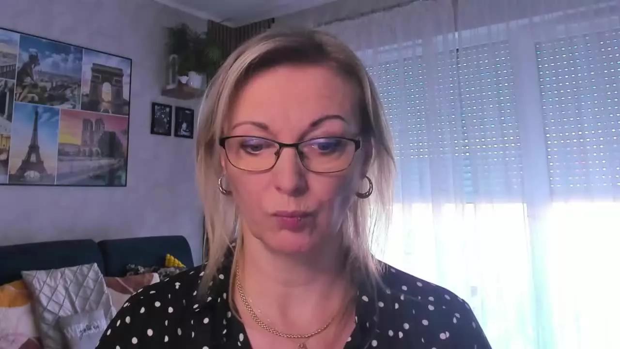 LUXvanessa on Streamray 