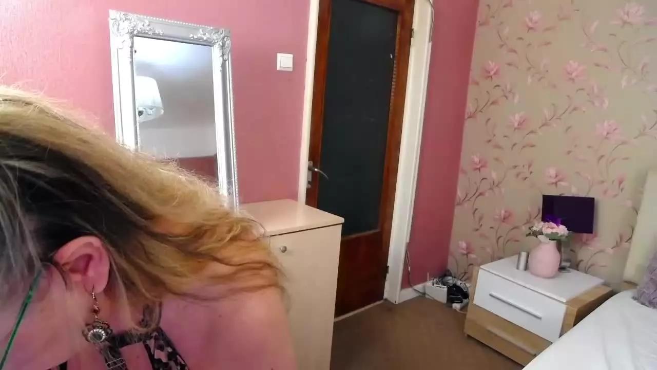 MariahKiss on Streamray 