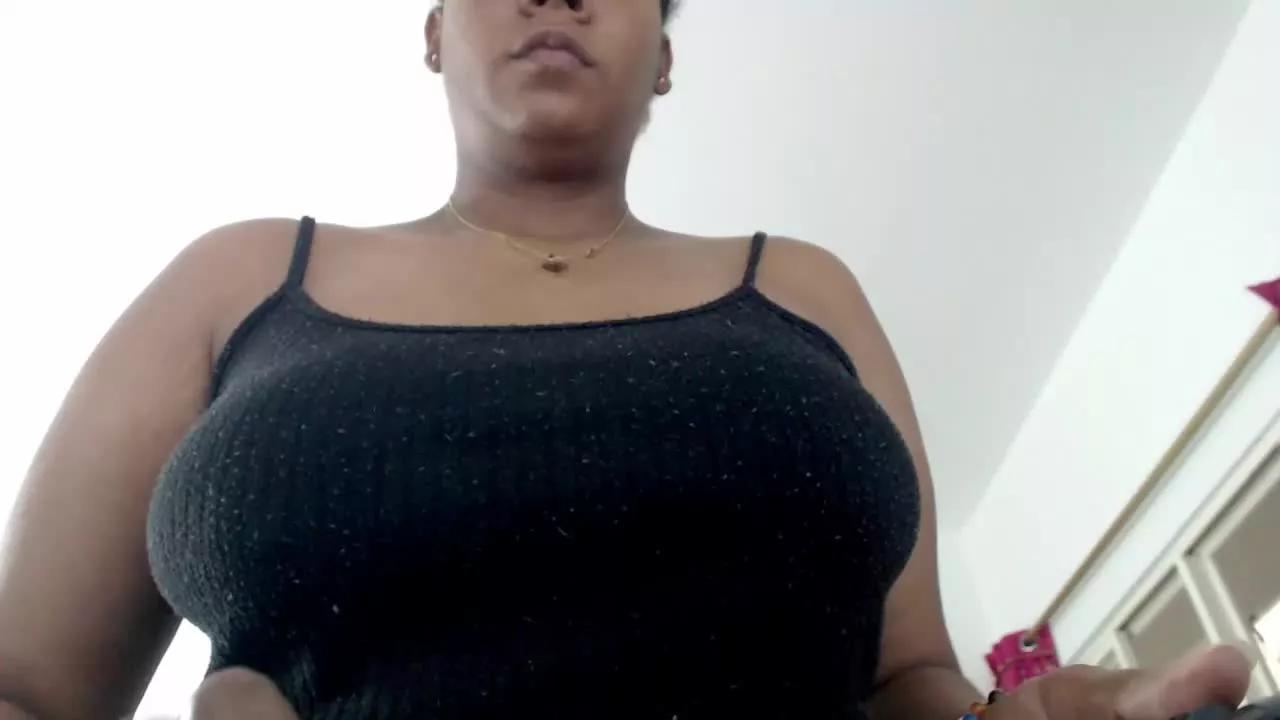 NathalyMartinez on Streamray 