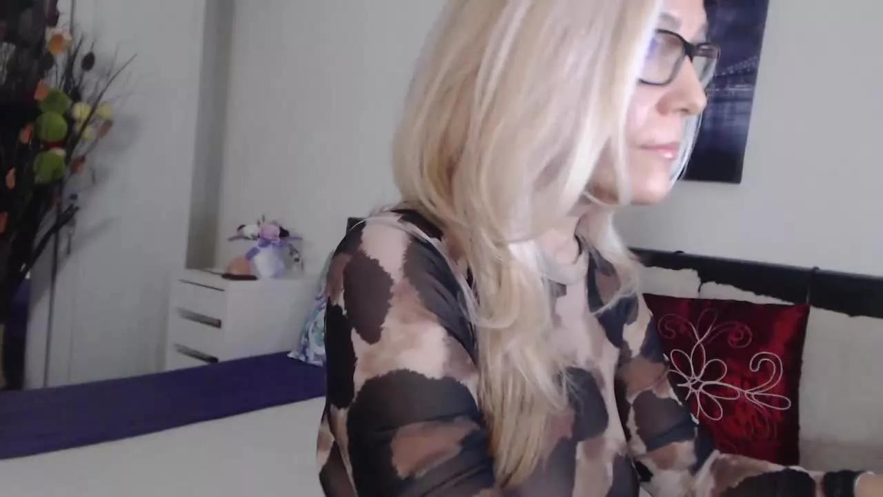 Reeya on Streamray 