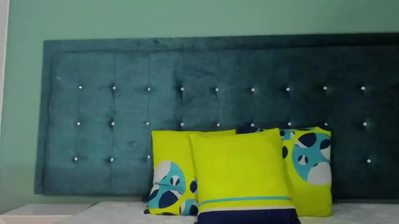 RoxannaScott on Streamray 