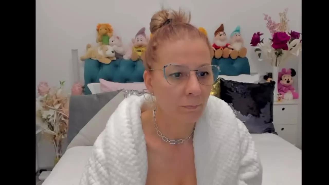 SalomeJade on Streamray 