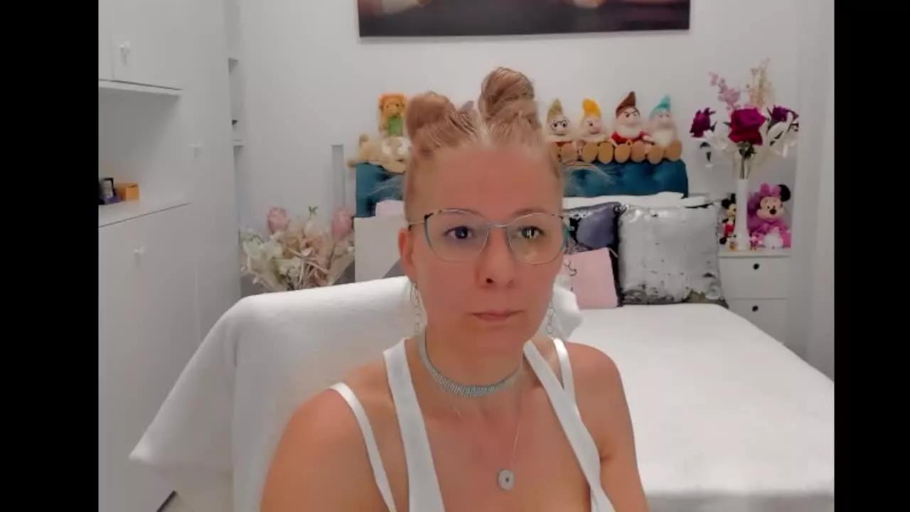 SalomeJade on Streamray 