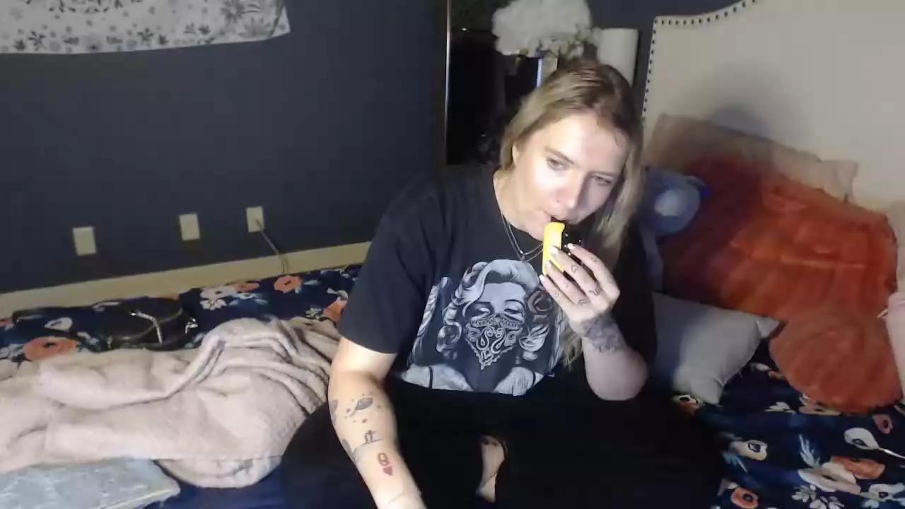 SnowWhiteXo on Streamray 