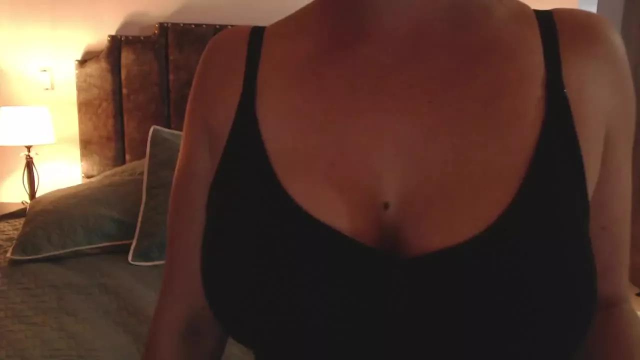 SofiSaenz on Streamray 