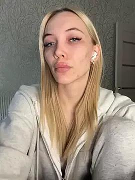_HollyWay_ on StripChat 