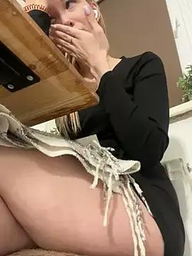 _HollyWay_ on StripChat 