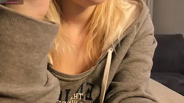 AdelaBlack on StripChat 