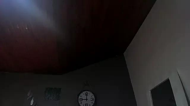 alaia-rogers on StripChat 