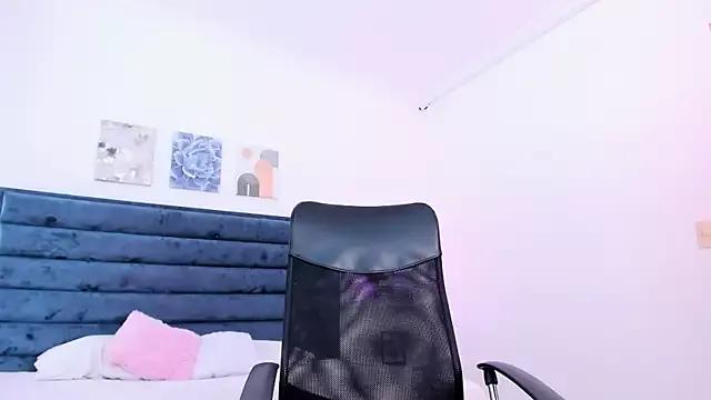 AlanaStones on StripChat 