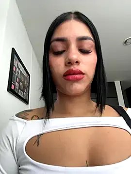 AlannaEvons on StripChat