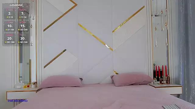 AliceeMO on StripChat 