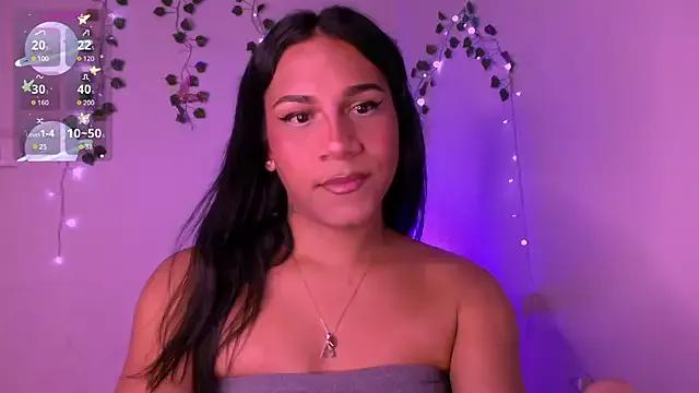 AndreaaFoxx on StripChat 