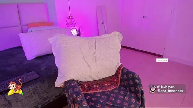 annabananas01 on StripChat 
