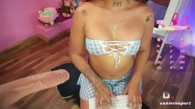 AnnieCouperr on StripChat 