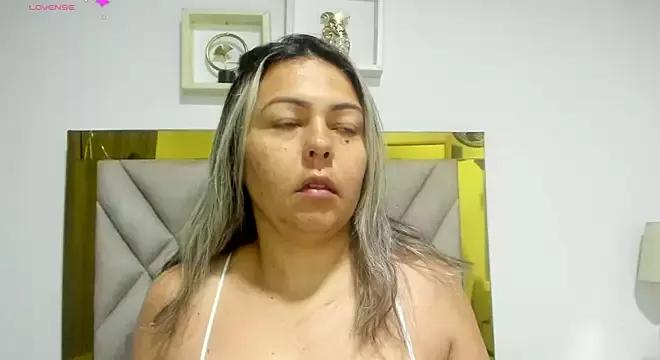 ariana-martins on StripChat 