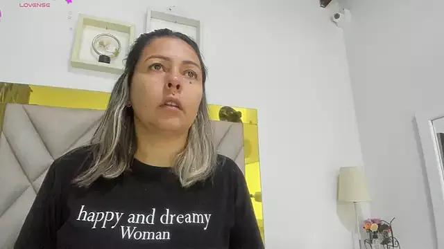 ariana-martins on StripChat 