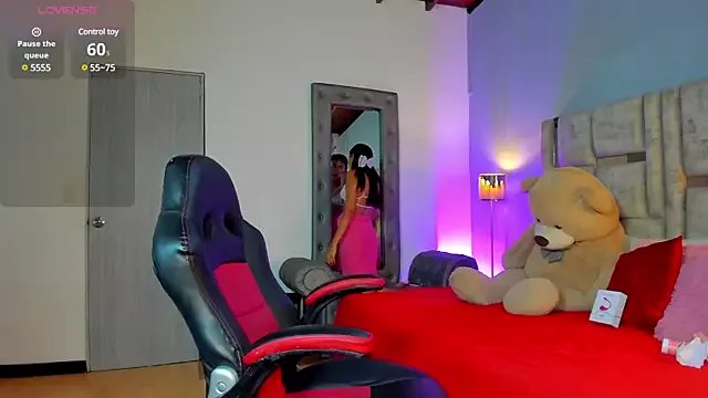 Freechat AshleyHill2 on StripChat