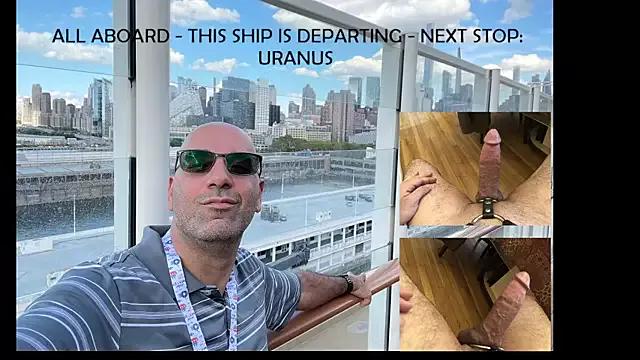 bear_russian_hunk on StripChat 