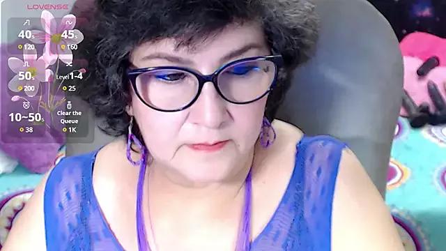 Freechat cataleya_mom on StripChat