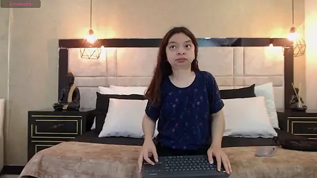 Freechat CharlotteMuller on StripChat