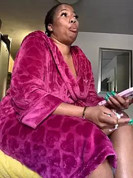 CurvyDesire1 on StripChat 