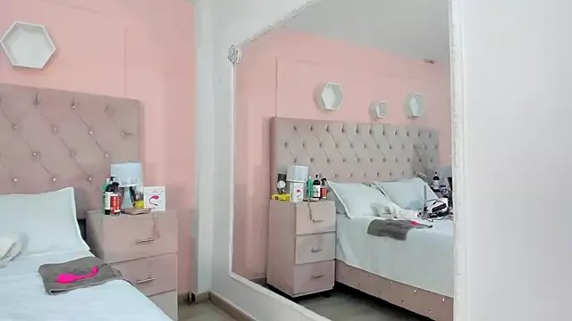 Freechat DalayMoore on StripChat