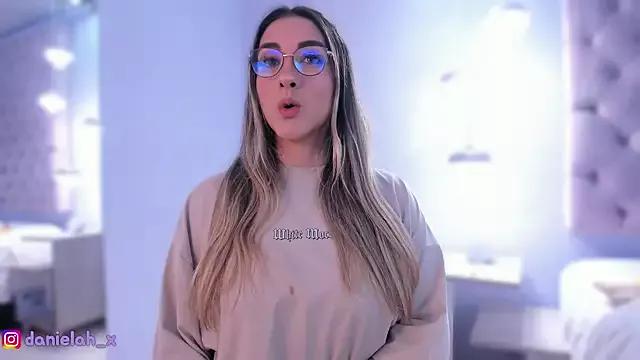 DanielaHub on StripChat 