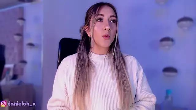 DanielaHub on StripChat 
