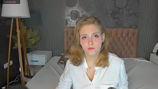 DellaRowe on StripChat 