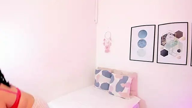 Freechat dullce77 on StripChat