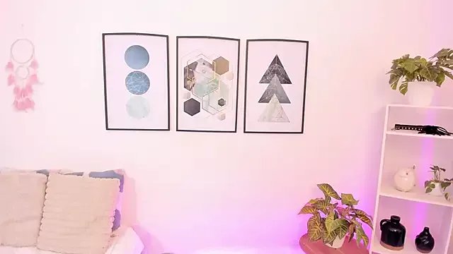 Freechat dullce77 on StripChat