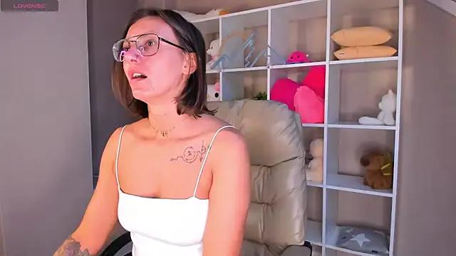 Elina_Gravess on StripChat 