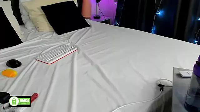 Emilia_Wayne on StripChat 