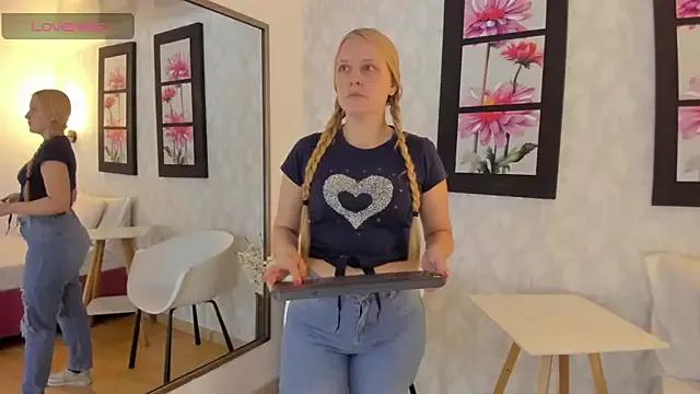 EmilySumer on StripChat 